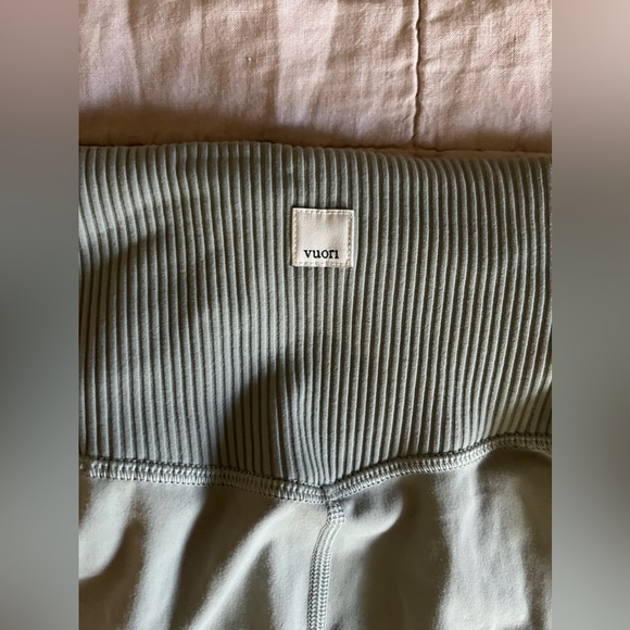 VUORI WOMEN'S RIB STUDIO LEGGING in Light Cloud - Picture 4 of 5